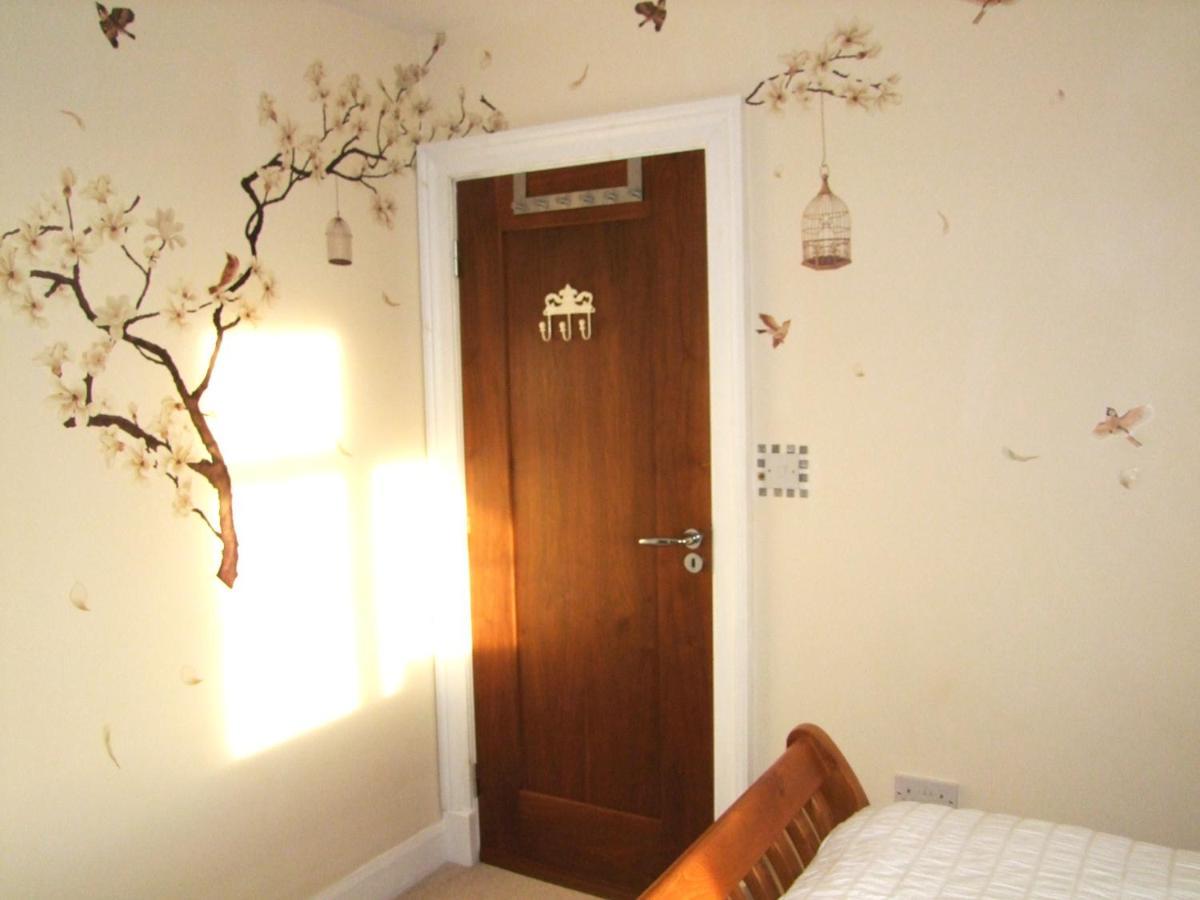 Glendalough Scenery Farmhouse Roundwood Exterior photo
